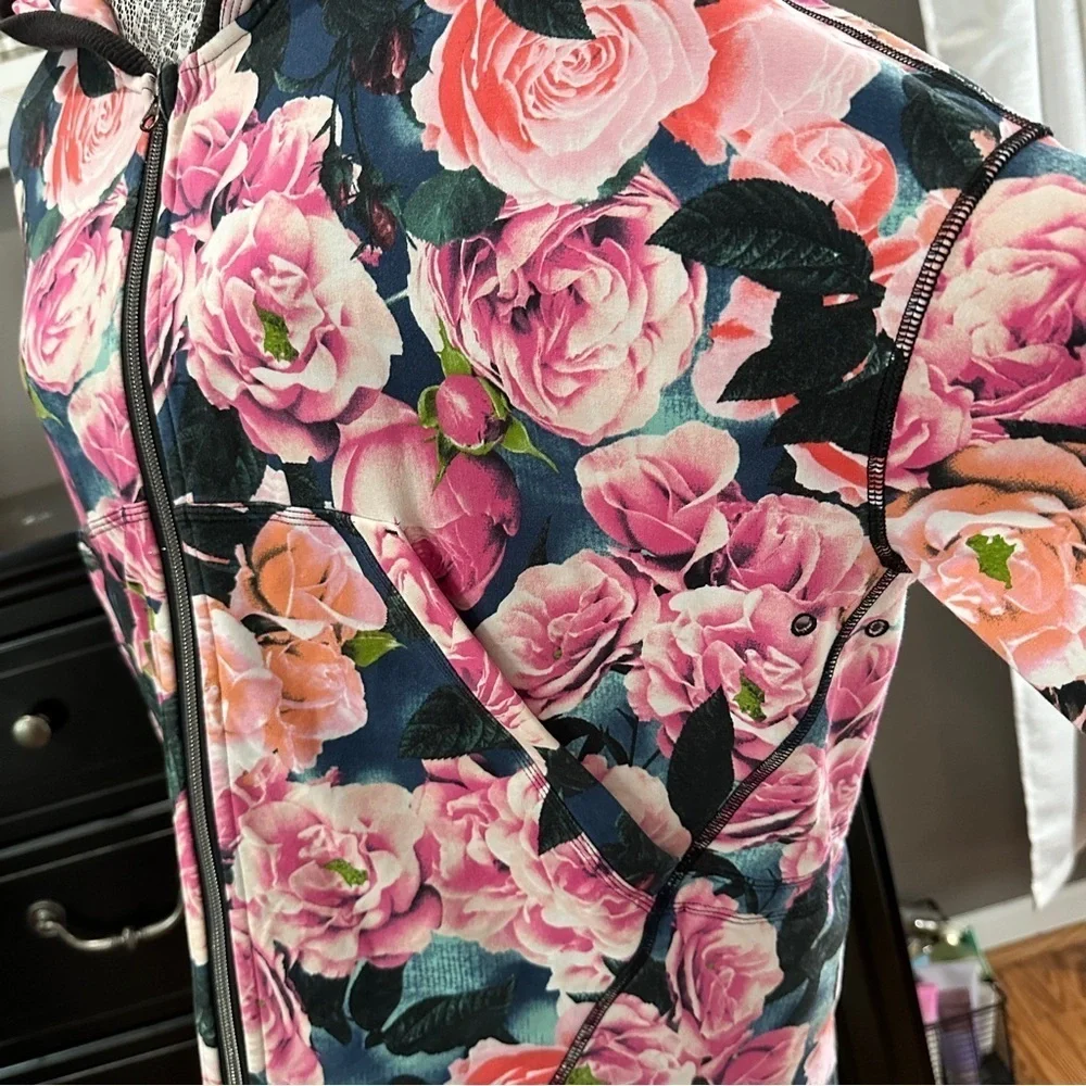 Lululemon Scuba Hoodie II Oversized Floral Rose Print Full Zip Size 6 ⭐️Rare⭐️